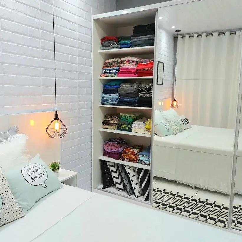como organizar guarda roupa de acrílico
