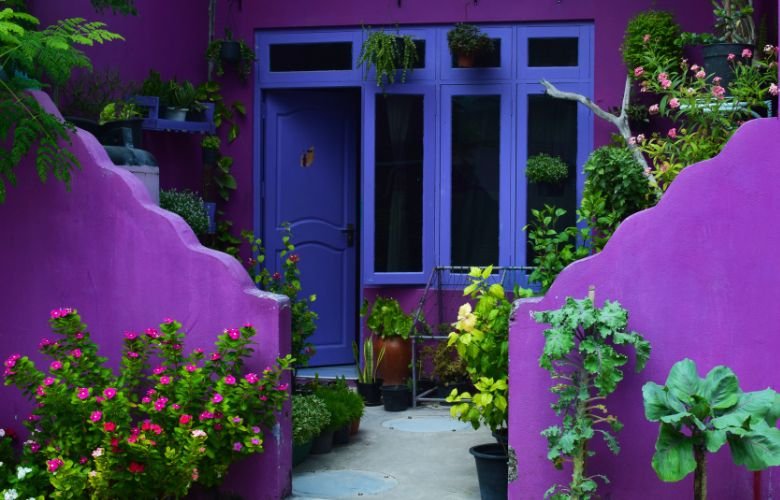 ideias de looks com roxo e amarelo