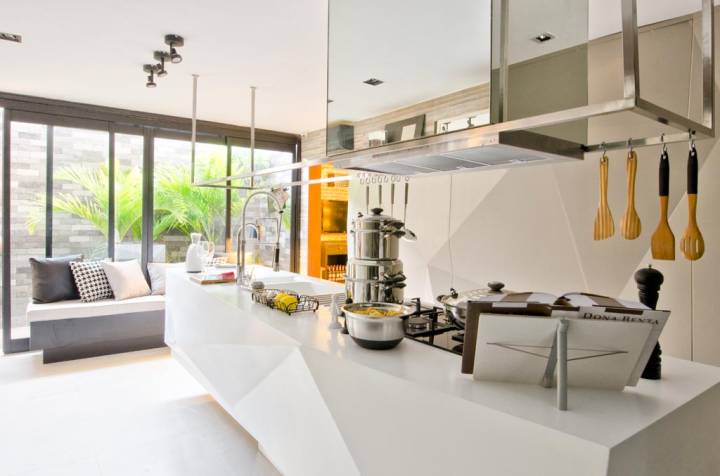 cozinha aberta com península
