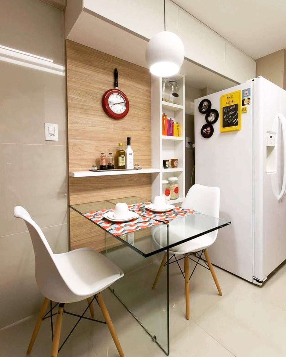 cozinha com mesa de jantar