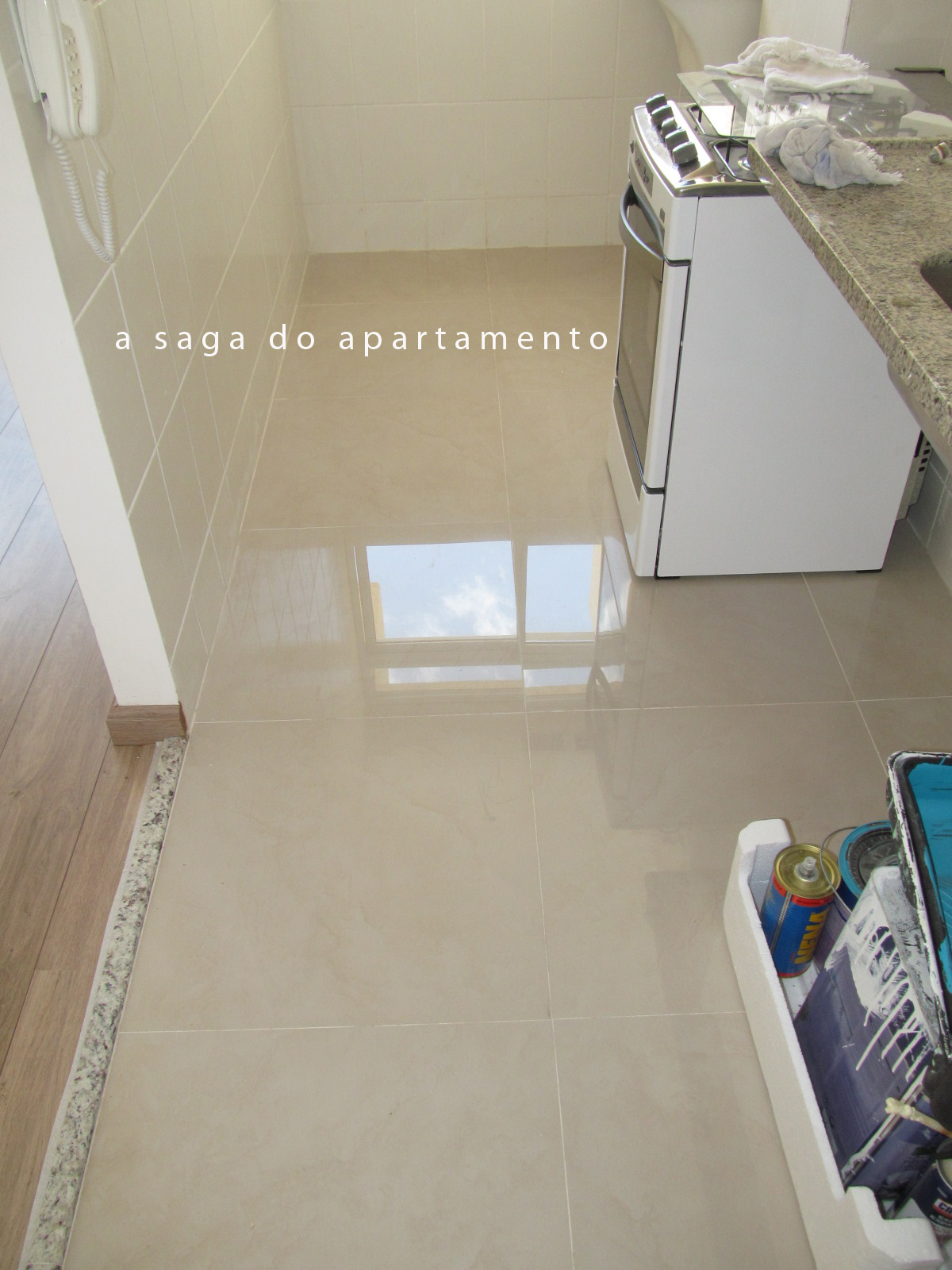 Porcelanato para cozinha com gabinetes