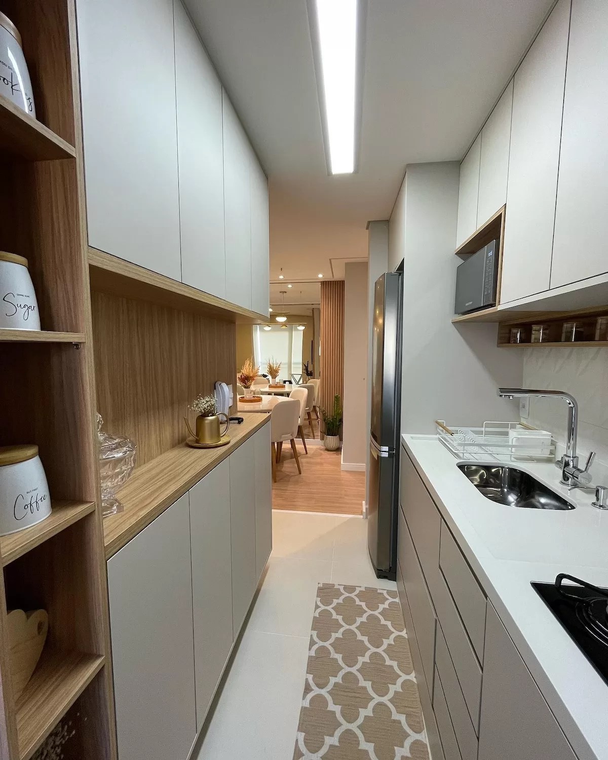 cozinha corredor estreita com inox