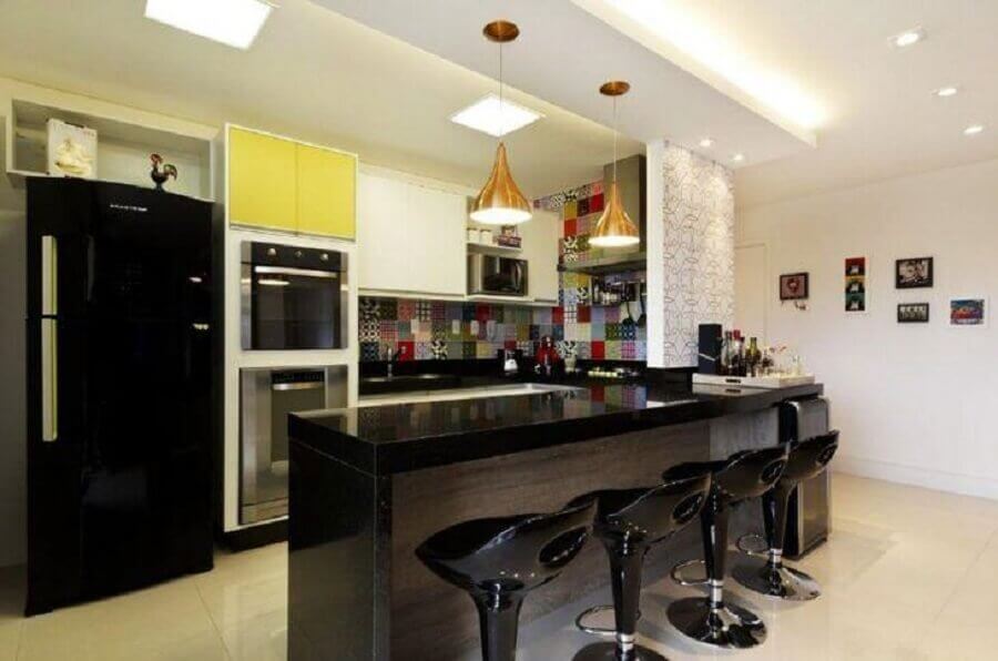 ideias de decoração cozinha escura