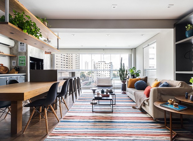 cozinha integrada com churrasqueira e piscina