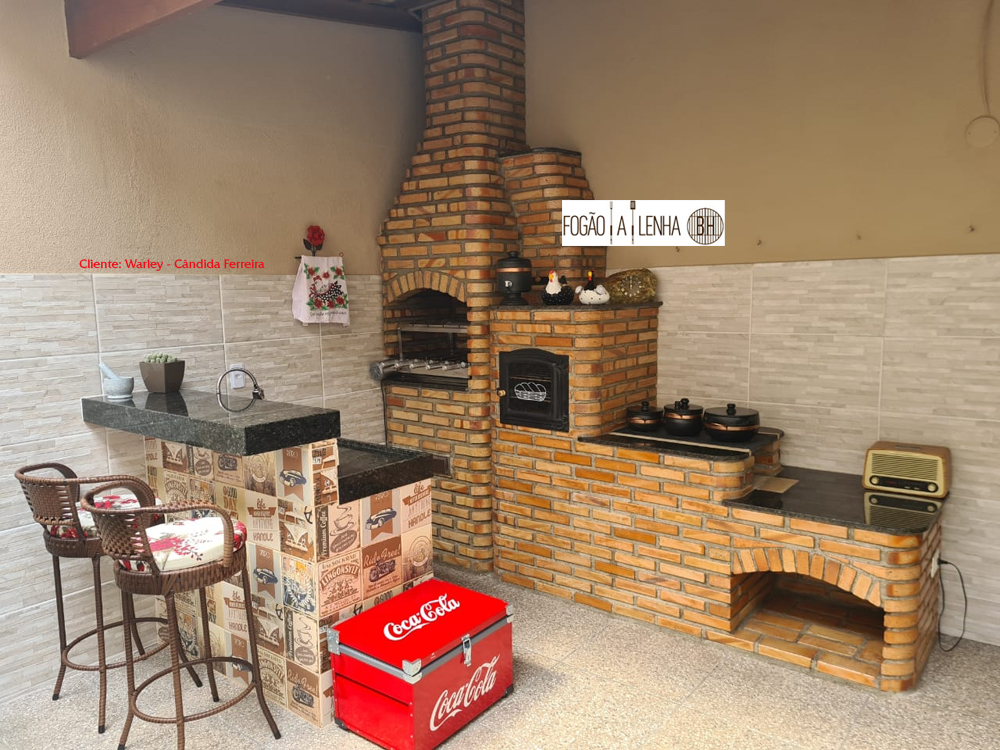 cozinha rústica integrada com fogão a lenha