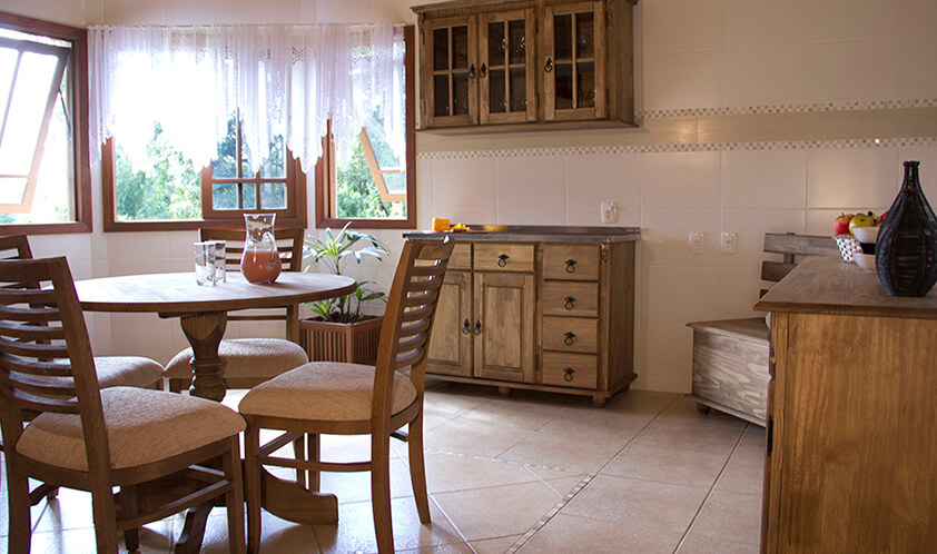 cozinha rústica moderna com fogão a lenha