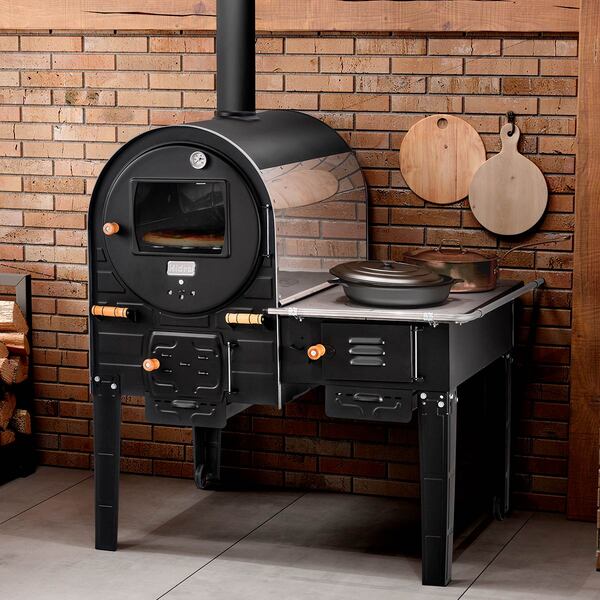 cozinha rústica com fogão a lenha e forno