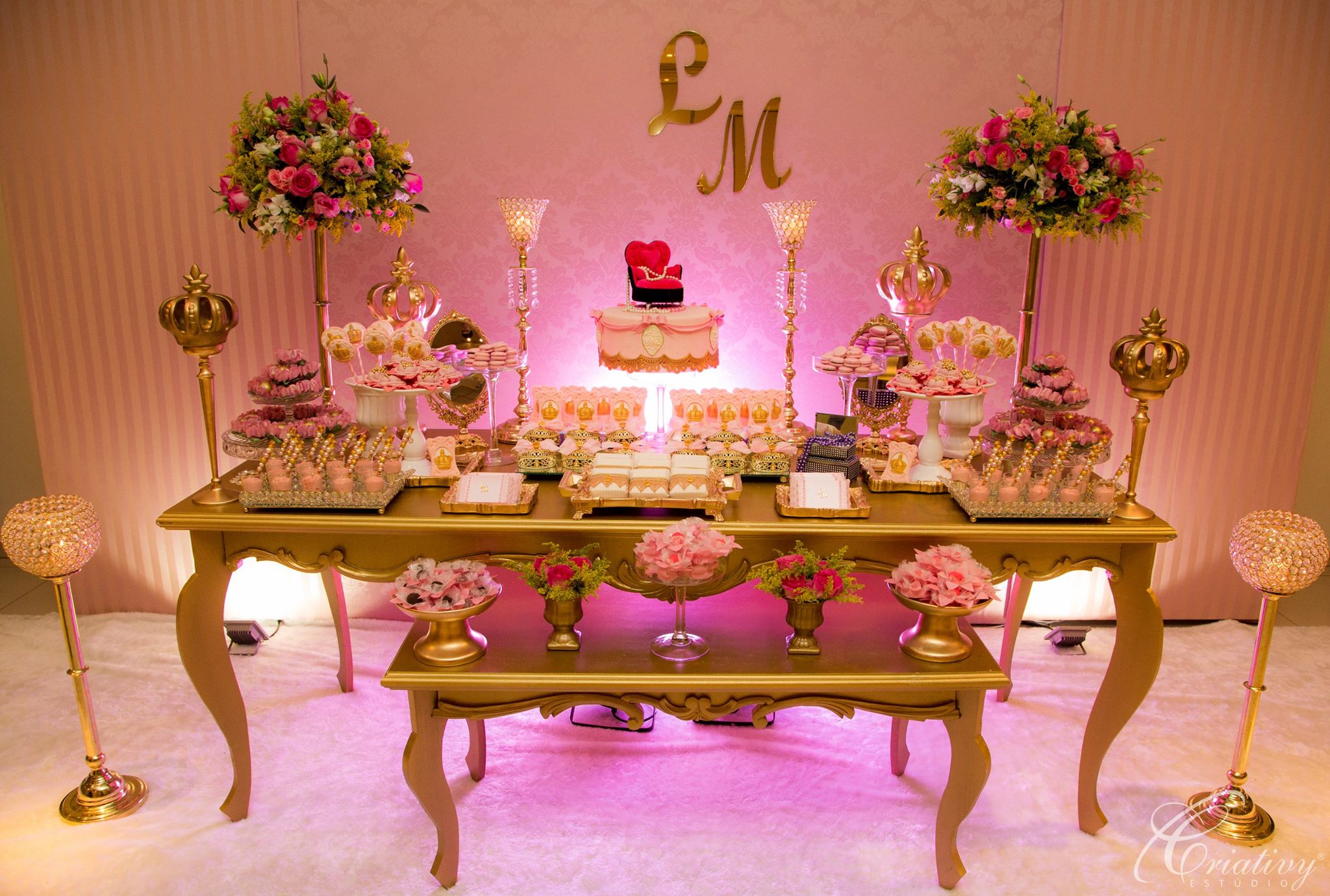 como usar dourado na decoração de festa de 15 anos minimalista