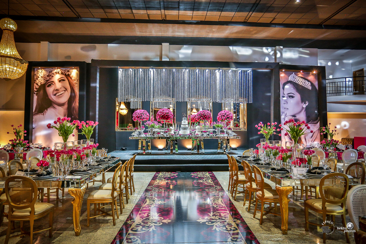 Iluminação e Mobiliário: Elementos Essenciais para uma Decoração de 15 Anos de Luxo