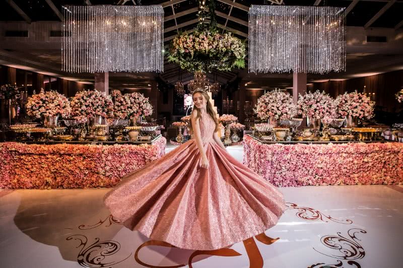 Como Criar uma Experiência Imersiva Inesquecível na Sua Festa de 15 Anos