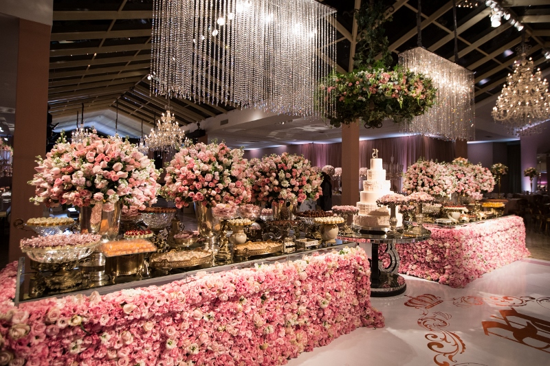 Iluminação e Mobiliário: Elementos Essenciais para uma Decoração de 15 Anos de Luxo