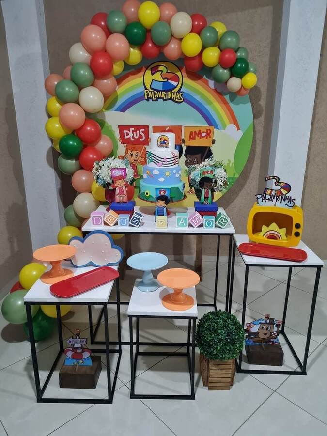 Os Personagens Essenciais na Decoração da Festa 3 Palavrinhas