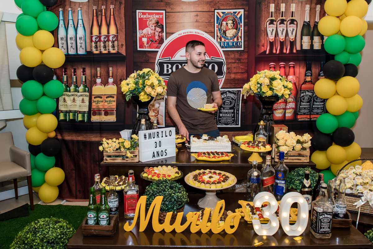 De Repente 30: Como Criar uma Decoração Temática Cheia de Personalidade