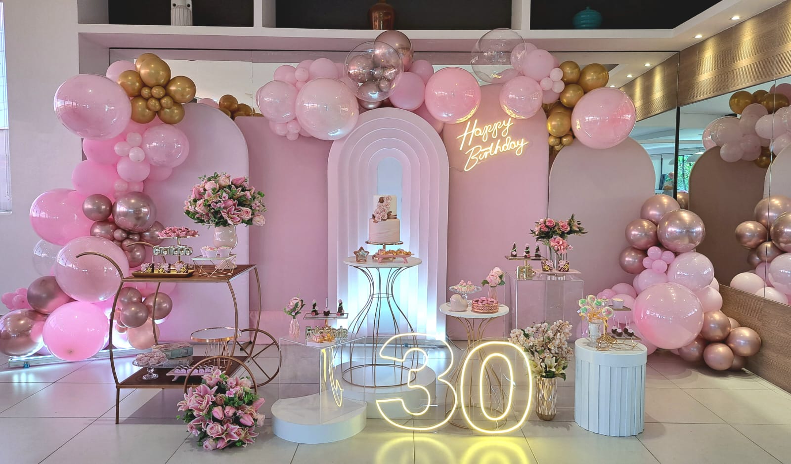 Tendências de Cores e Estilos para sua Festa de 30 Anos Inesquecível