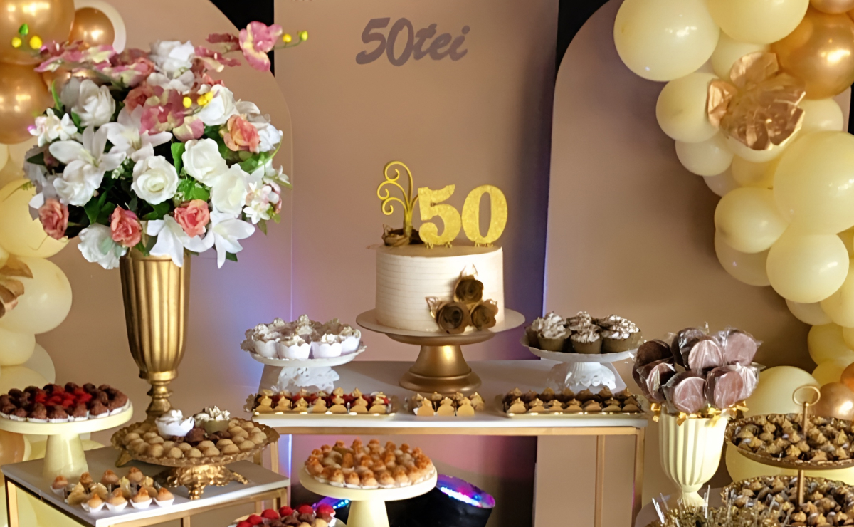 5 Ideias de Temas para Festa de 50 Anos Inesquecível
Decoração Rústica Chic para 50 Anos: Guia Completo
O Poder do Dourado e Preto na Decoração de 50 Anos
Balões Desconstruídos: A Tendência para Festas de 50 Anos
Iluminação de Neon: Dando um Toque Moderno à sua Festa de 50 Anos
