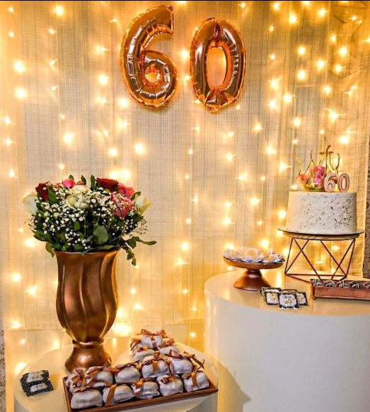 Paletas de Cores para Festa de 60 Anos: Escolha a Ideal para Sua Celebração; Decoração com Balões Orgânicos: Tendência para Aniversários de 60 Anos; Temas Inovadores para Festa de 60 Anos Feminina: Do Clássico ao Sensorial; Mesa Posta e Arranjos Florais: O Toque de Elegância na Festa de 60 Anos; Guia Completo de Mobiliário e Itens Essenciais para Festa de 60 Anos