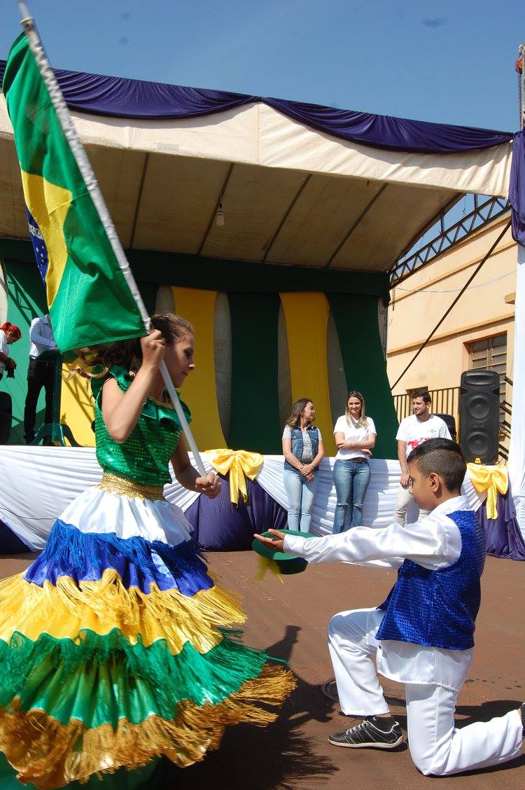 tnt ou eva para decoracao 7 setembro palco