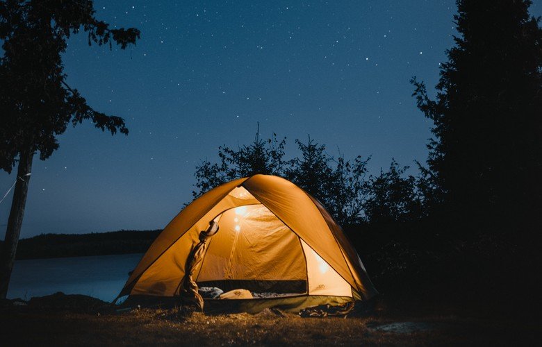 como fazer um acampadentro barato e divertido