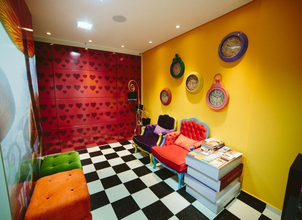 decoração alice no pais das maravilhas vs decoração contos de fadas