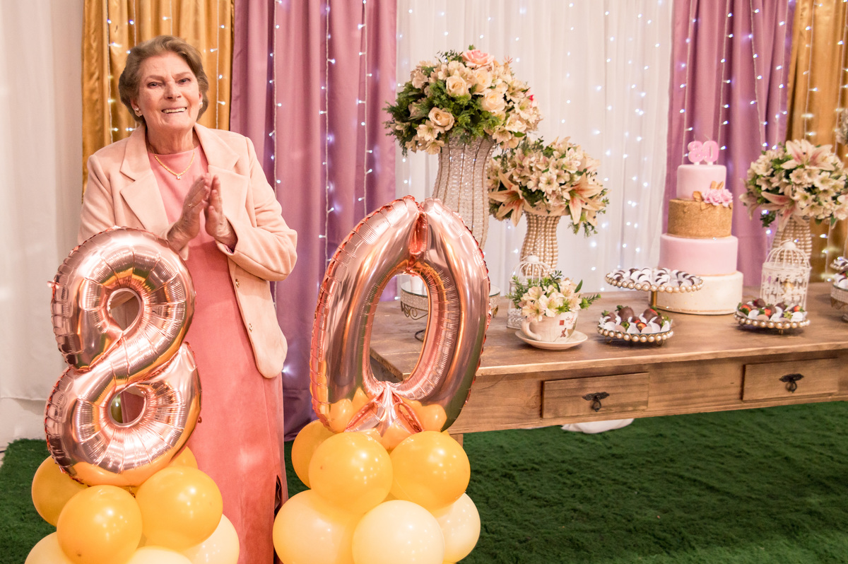 decoração aniversario 80 anos simples ou luxuosa