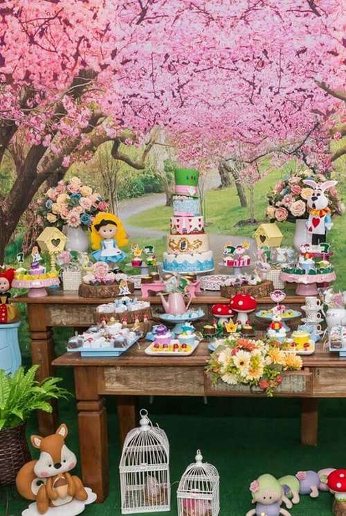 ideias criativas decoração aniversário alice no pais das maravilhas