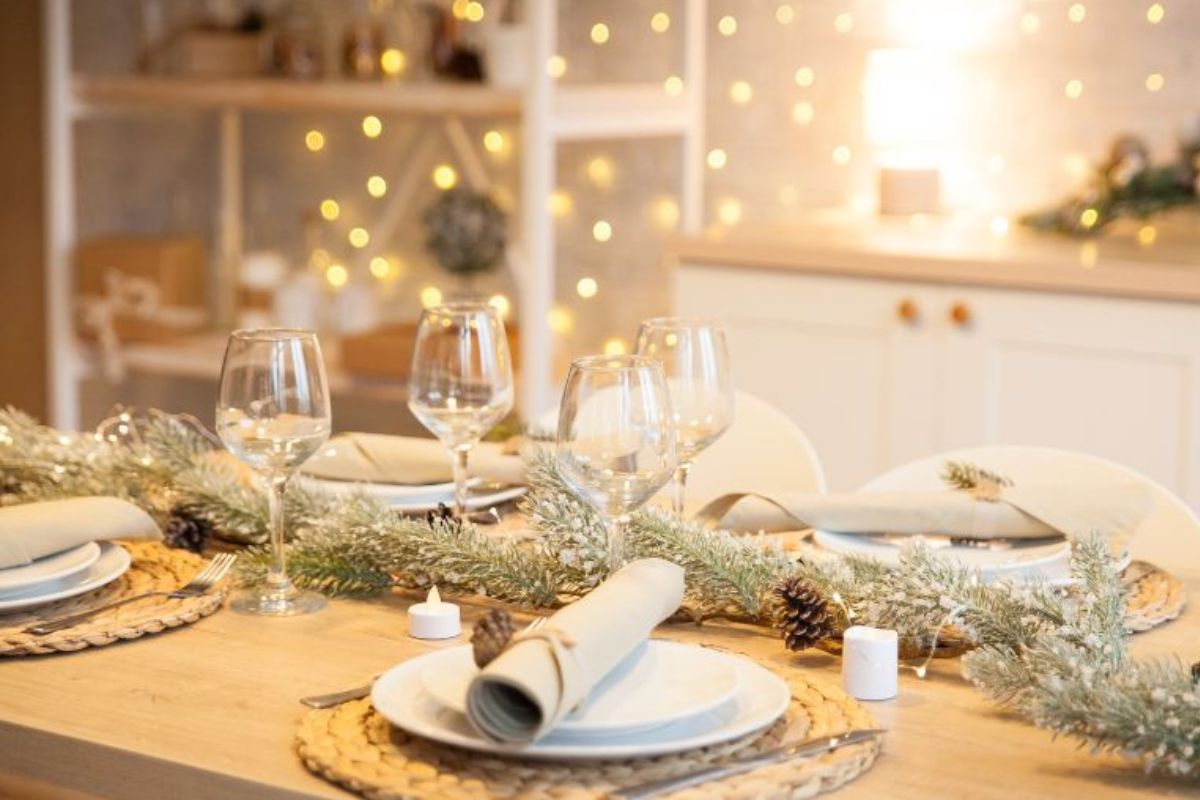 O Poder do Vermelho: Dicas para Incorporar a Cor Regente de 2026 na Sua Festa