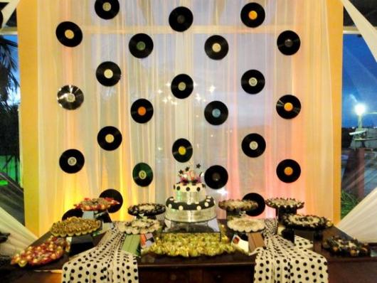 Cores e Materiais Essenciais para uma Decoração Anos 60 Autêntica