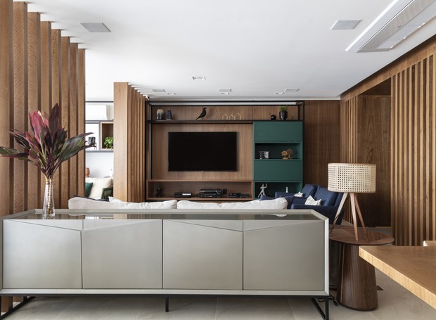 decoração aparador atras do sofa