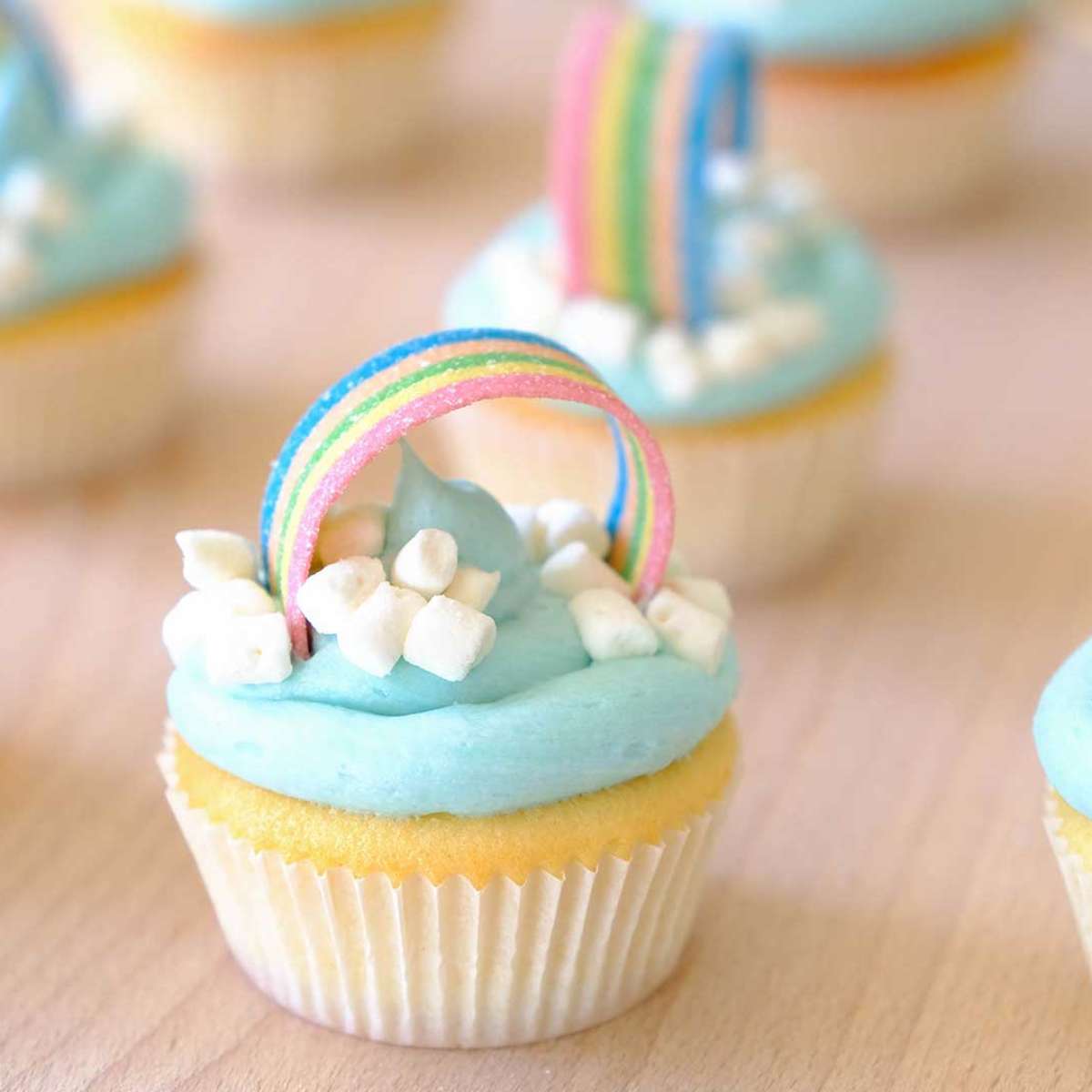 erros comuns na decoração de chá de bebê arco íris