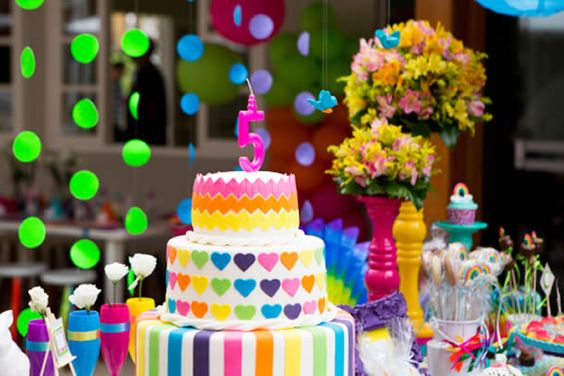 decoração arco-íris para festa infantil