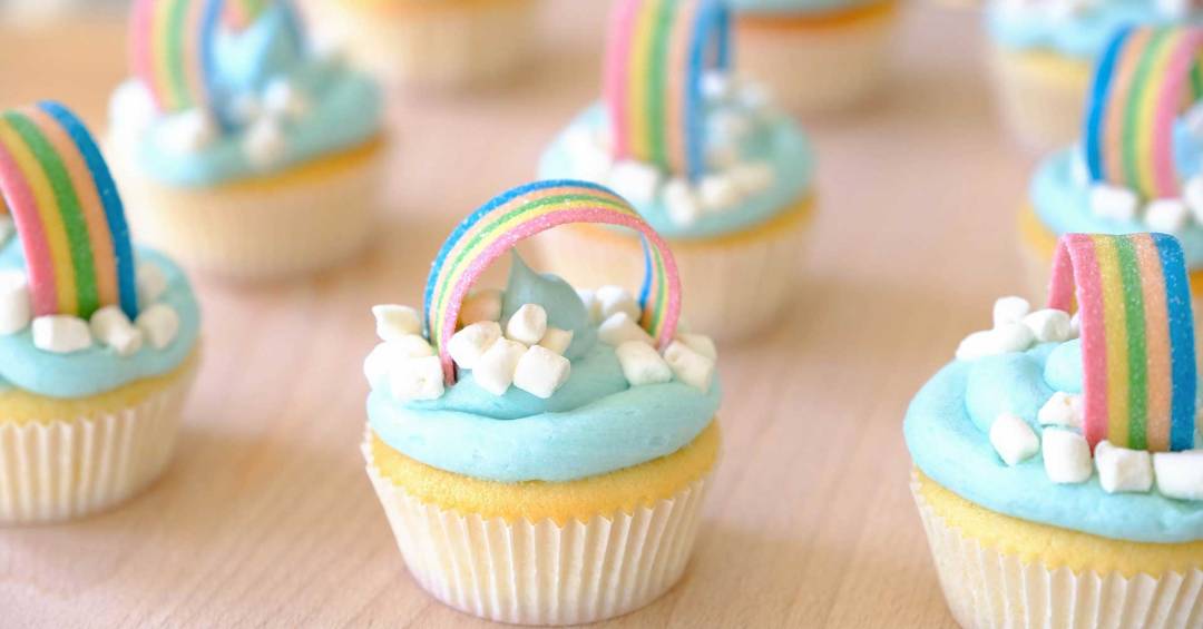 decoração arco íris vs decoração unicórnio festa infantil