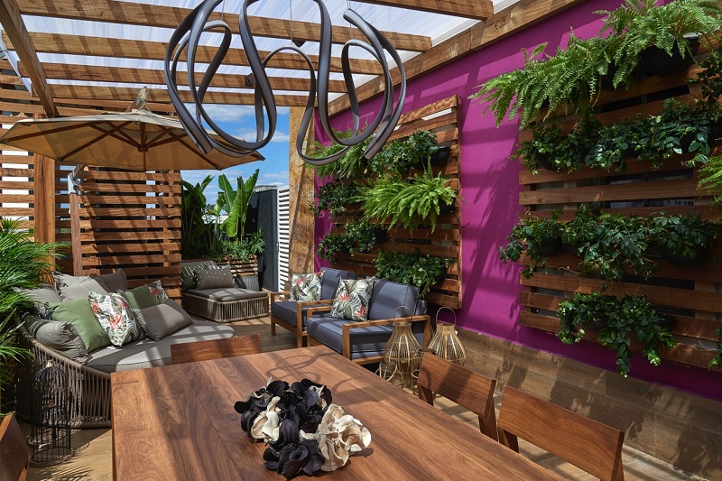 1. Biofilia em Áreas Externas: Guia Completo para um Santuário Natural em 2026; 2. Móveis para Área Externa 2026: Durabilidade e Estilo Sob Sol e Chuva; 3. Decoração de Área Externa Barata: Ideias Criativas para Transformar seu Espaço; 4. Cores e Estilos para Áreas Externas em 2026: Tendências que Conectam à Natureza; 5. Plantas para Área Externa: Escolha as Espécies Certas para Cada Tipo de Sol