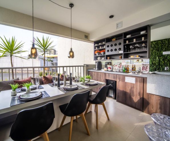 Móveis e Decoração Biofílica: Conectando sua Área Gourmet à Natureza