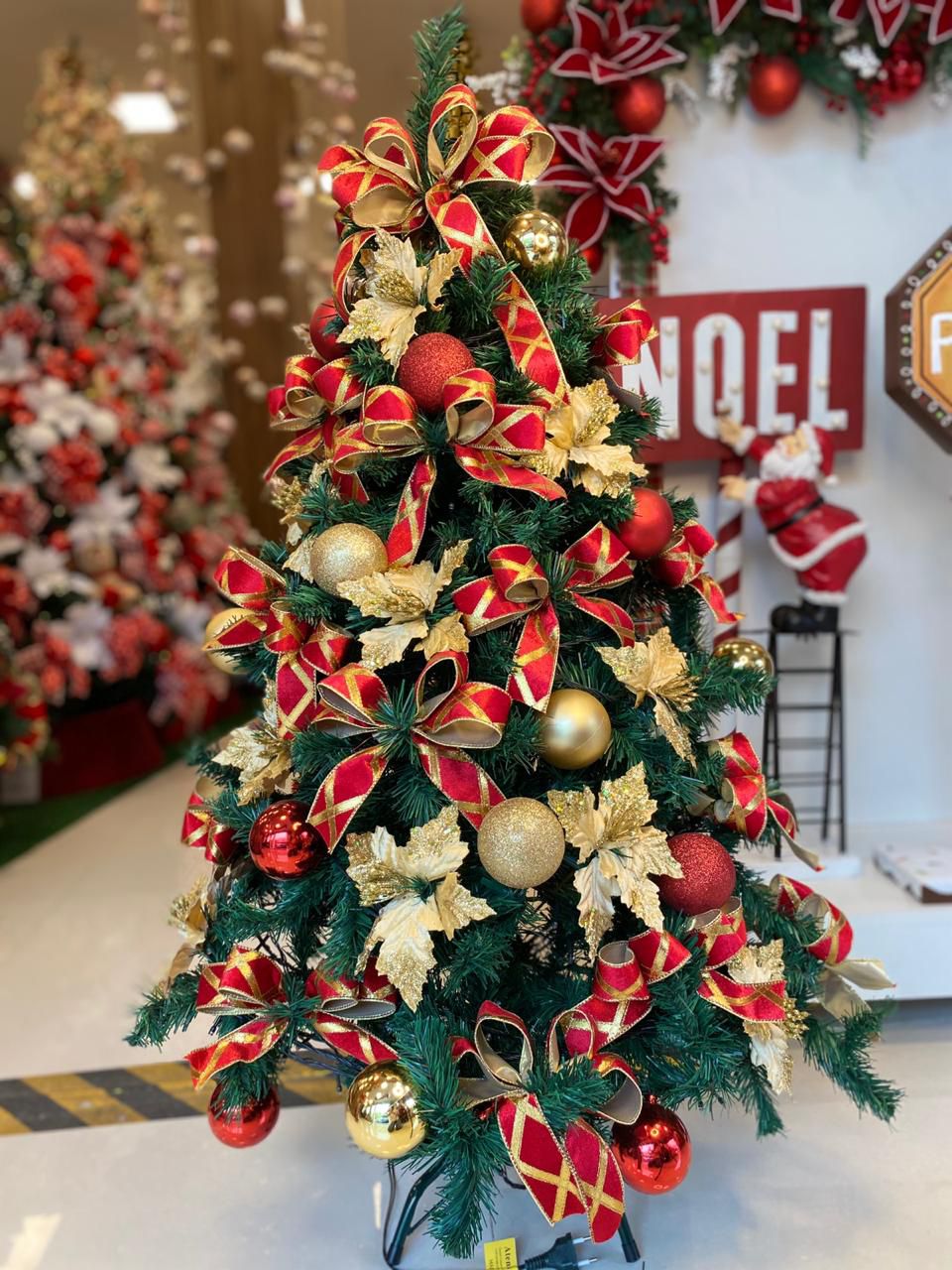 5 ideias de títulos:
1. Árvore de Natal 2025: As Cores que Vão Dominar a Decoração
2. Minimalismo e Nórdico: Os Estilos de Árvore de Natal que Você Precisa Conhecer em 2025
3. Guia Completo: Como Montar a Árvore de Natal Perfeita em 2025
4. Fuja do Clássico: Tendências Inovadoras para a Sua Árvore de Natal em 2025
5. O Significado das Cores na Decoração da Árvore de Natal 2025