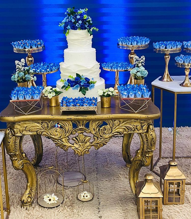 decoração azul e dourado