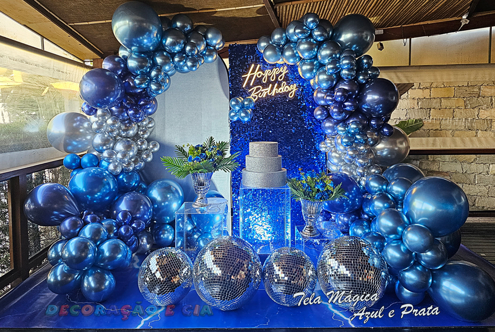 erros comuns decoração 15 anos azul e prata