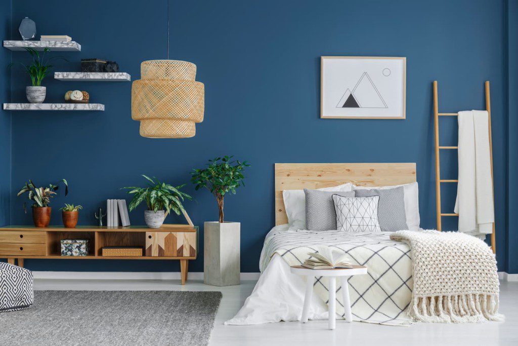 erros comuns ao usar azul escuro na decoração