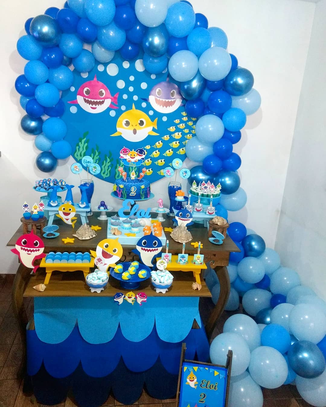 decoração baby shark azul