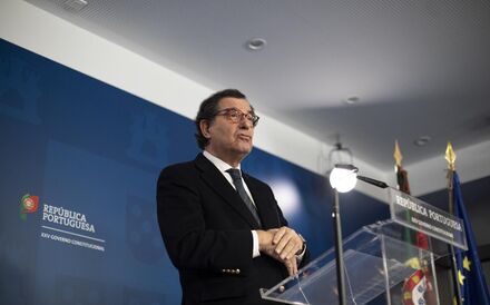 decoração mesa bodas de ouro clássica versus rústica