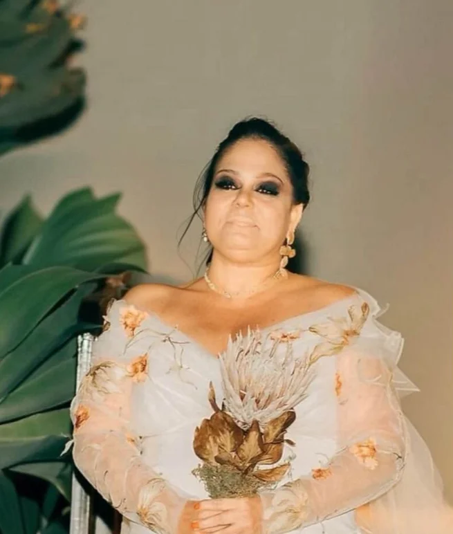 decoração mesa bodas de ouro clássica versus rústica