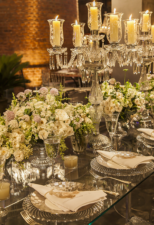 5 ideias de títulos para posts sobre Bodas de Prata:
1. Bodas de Prata: Guia Completo de Decoração e Celebração
2. 25 Anos de União: Inspirações Incríveis para suas Bodas de Prata
3. Do Clássico ao Rústico: Estilos de Decoração para Bodas de Prata
4. Elementos Essenciais para uma Decoração de Bodas de Prata Inesquecível
5. Bodas de Prata em Casa: Dicas para uma Celebração Íntima e Elegante