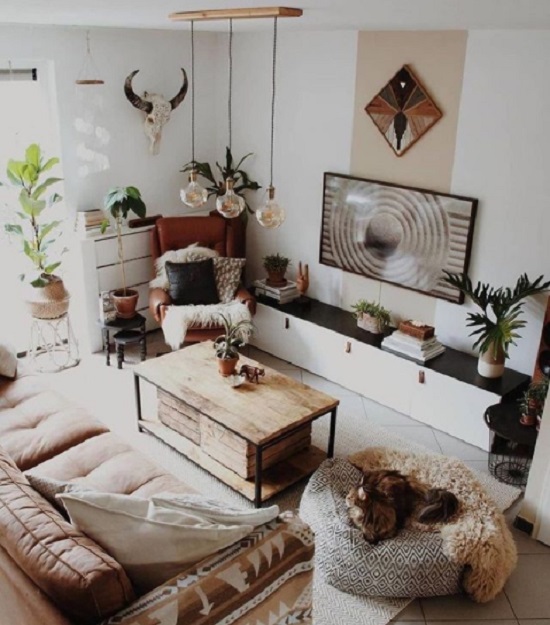 5 ideias de títulos:
1. Transforme sua Sala com o Estilo Boho Chic: Guia Completo
2. Decoração Boho Chic: Elementos Essenciais para um Ambiente Aconchegante
3. Do Vintage ao Natural: Criando uma Sala Boho Cheia de Personalidade
4. O Poder das Plantas e Texturas na Decoração Boho Chic
5. Iluminação e Cores: Os Segredos para uma Sala Boho Perfeita