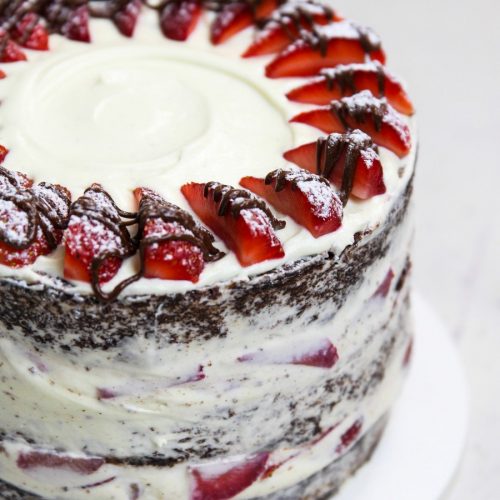 custo decoração bolo chocolate morango caseiro