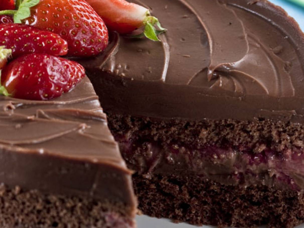 custo decoração bolo chocolate morango caseiro