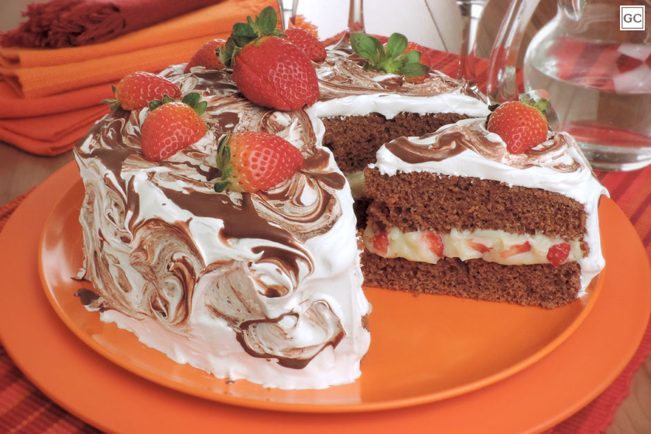 decoração bolo chocolate com morango