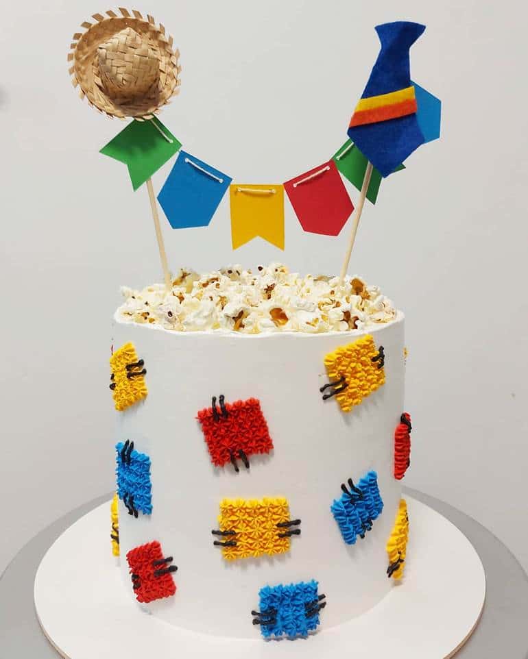 decoração bolo festa junina