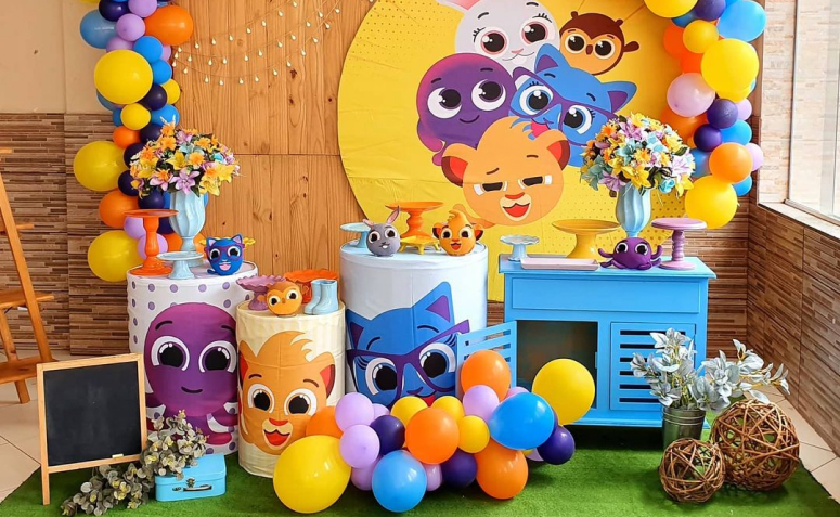 5 Ideias Criativas para Festa de 1 Ano com Tema Bolofofos
Como Montar uma Mesa Principal Incrível com Tema Bolofofos
Onde Encontrar Itens Personalizados para Festa Bolofofos
Lembrancinhas Encantadoras do Tema Bolofofos para 1º Aniversário
Decoração Minimalista vs. Luxuosa: Qual Estilo Bolofofos Escolher?