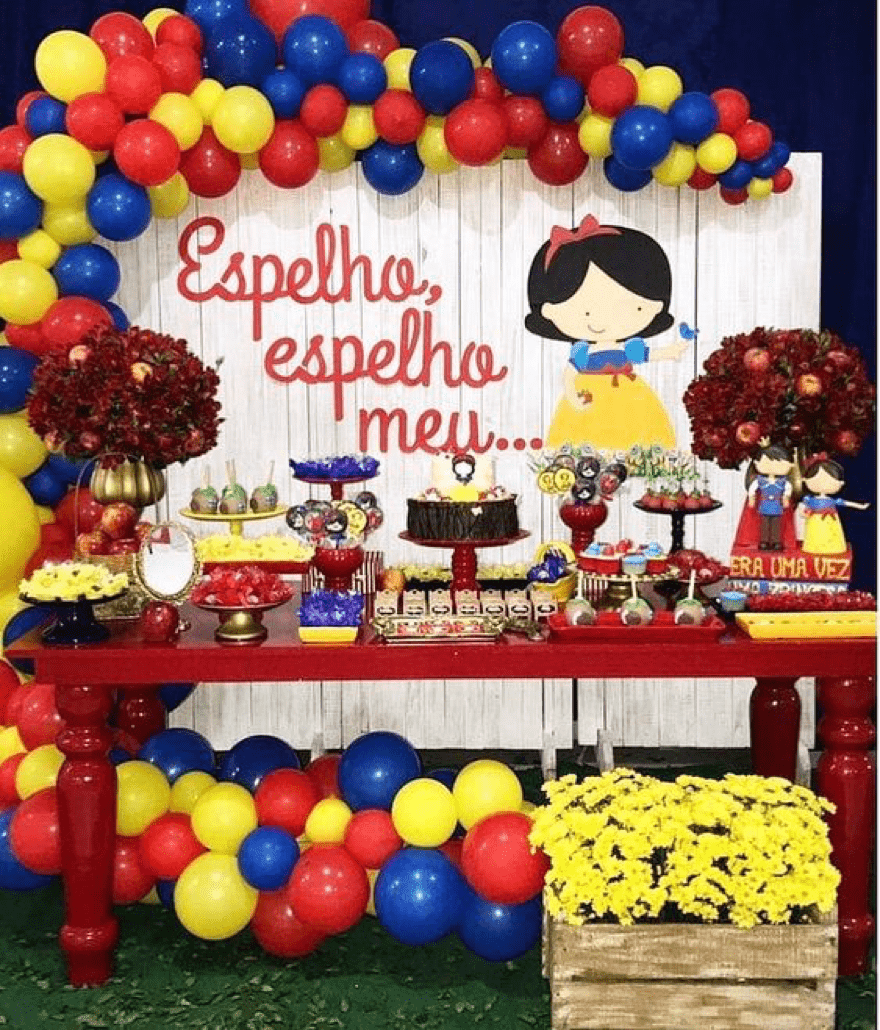 como fazer painel Branca de Neve com papel crepom