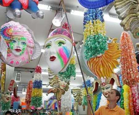 erros comuns decoração carnaval supermercado evitar