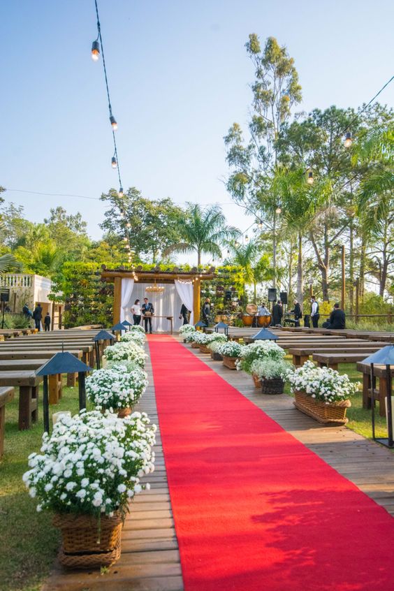 Minimalismo Elegante vs. Boho Chic: Qual Estilo de Casamento Escolher?